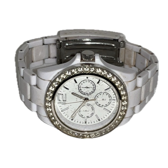 Two Fashion Watches - Sporty Chic - Picture 7 of 12